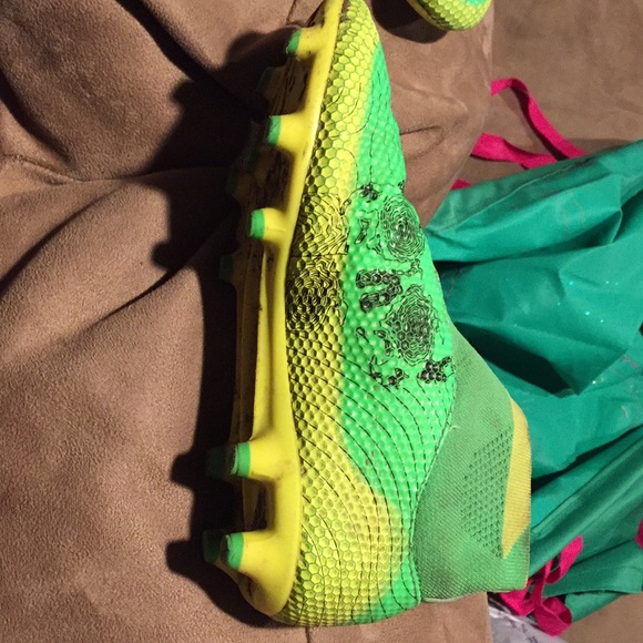 Cleats - Picture 2 of 4